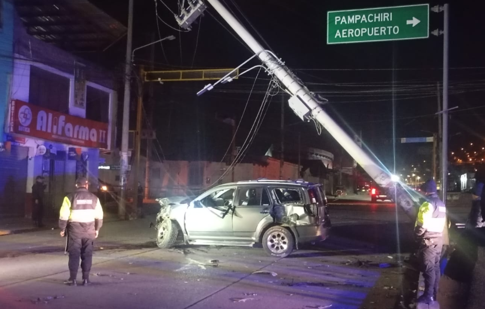 CHOQUE ENTRE DOS VEHÍCULOS DEJA UN HERIDO Y CUANTIOSOS DAÑOS MATERIALES EN ANDAHUAYLAS